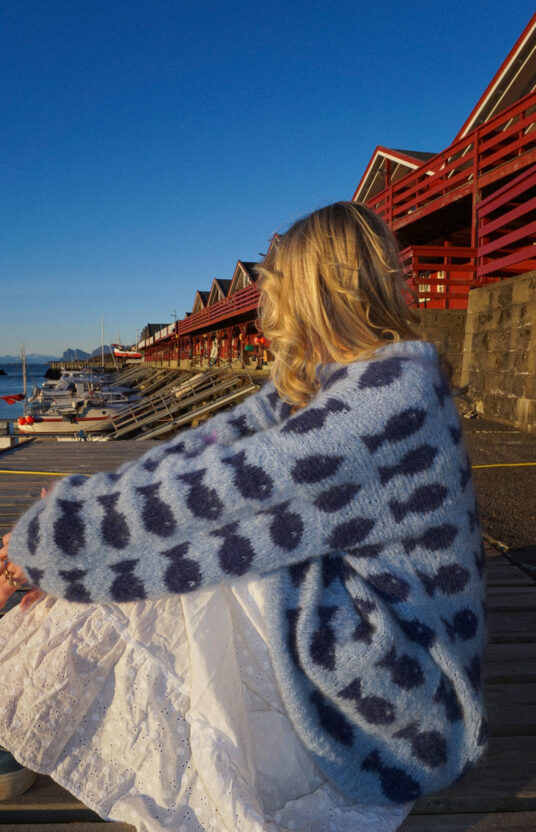 knitting pattern summer sweater fluffy fishy sweater fargerik og fluffy strikkegenser til dame og herre strikkeoppskrift mohair genser