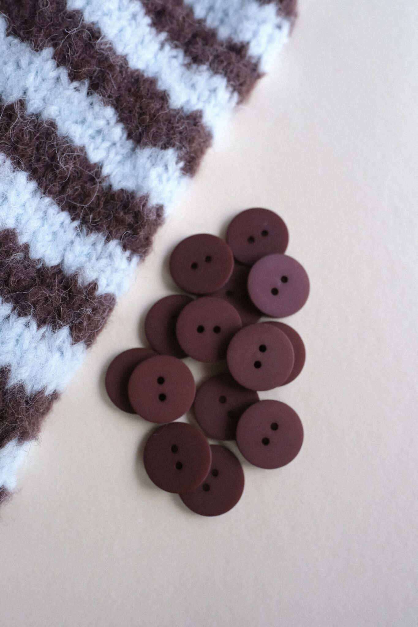 red/brown plastic button - HipKnitShop Burgundy buttons, deep burgundy buttons, burgundy plastic buttons, buttons for knitted jacket, cardigan buttons, knitting buttons, two hole buttons, buttons for sweater, rich wine-red buttons, cute knitwear buttons.