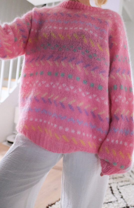 strikkegenser 80talls fargerik genser dame strikkeoppskrift Knitted sweter pattern colorful mohair sweater. Fun knitting patterns for women