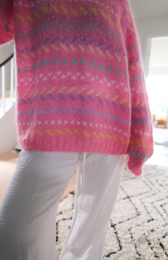 strikkegenser 80talls fargerik genser dame strikkeoppskrift Knitted sweter pattern colorful mohair sweater. Fun knitting patterns for women