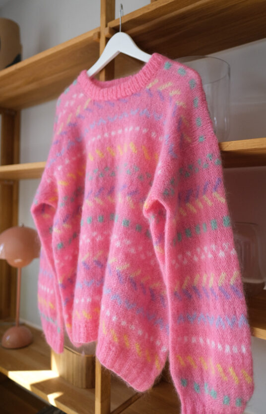 strikkegenser 80talls fargerik genser dame strikkeoppskrift Knitted sweter pattern colorful mohair sweater. Fun knitting patterns for women