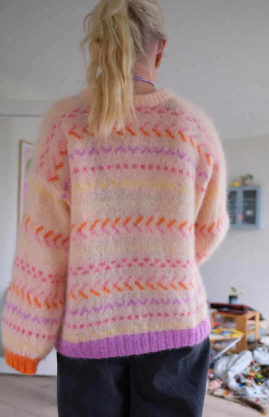 strikkeoppskrift genser dame inspirasjon, Populære strikkeoppskrifter fargerik fluff turgenser med farger og mønster. retro 80talls mønster oppskrift genser Popular knitting patterns for women with colors and patterns for 80s style. mohair sweater colorful pattern