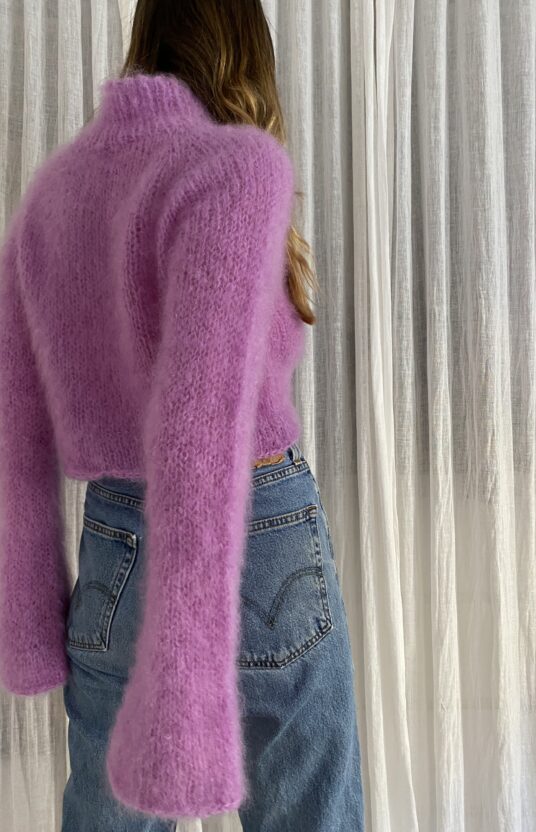 strikkeoppskrift og garn ragnlangenser i mohair. knitting pattern and yarn raglan sweater in mohair
